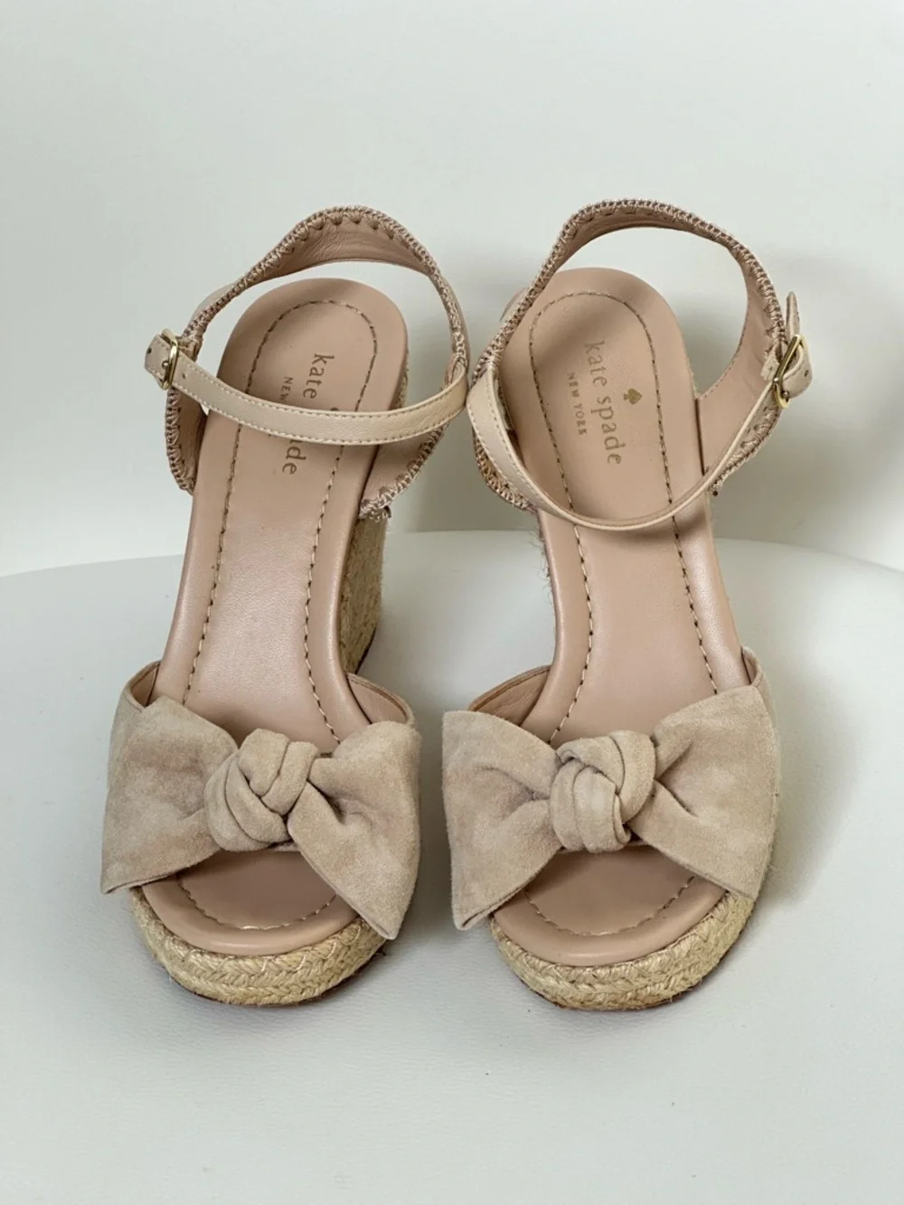 Kate Spade Women’s Beige Suede Knotted Bow Espadrille Wedge Sandals Size 7.5 M - Picture 3 of 16